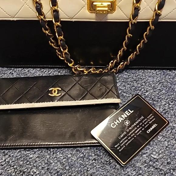 Vintage Chanel Bag - Picture 3 of 12